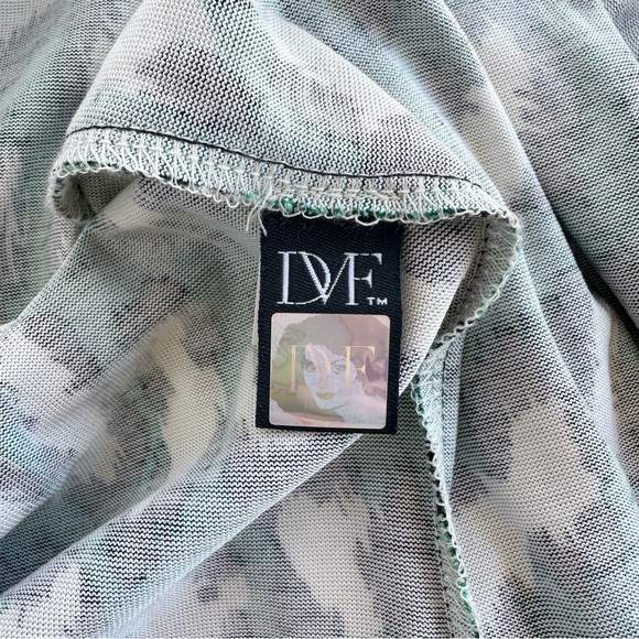 Diane Von Furstenberg Vintage New Julian Dress in Spotted Cat Green, Size 4 - Picture 6 of 7